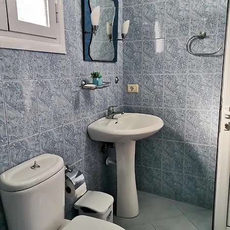 Margarita - Entire House With 4 Bedrooms And Free Parking 度假居 Gjirokastër