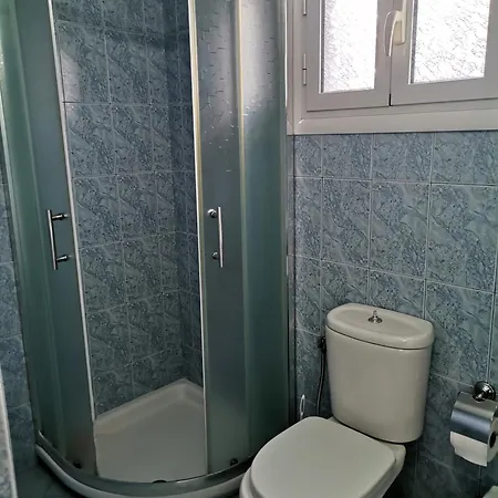Feriehus Margarita - Entire House With 4 Bedrooms And Free Parking Gjirokastër