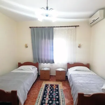 Margarita - Entire House With 4 Bedrooms And Free Parking Feriehus Gjirokastër