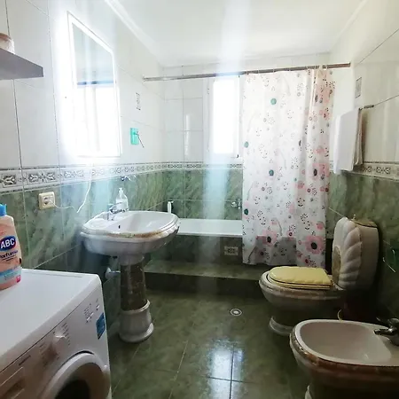 Margarita - Entire House With 4 Bedrooms And Free Parking Feriehus Gjirokastër