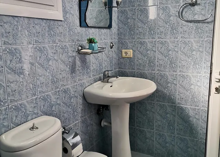 Margarita - Entire House With 4 Bedrooms And Free Parking Dom wakacyjny Gjirokastra