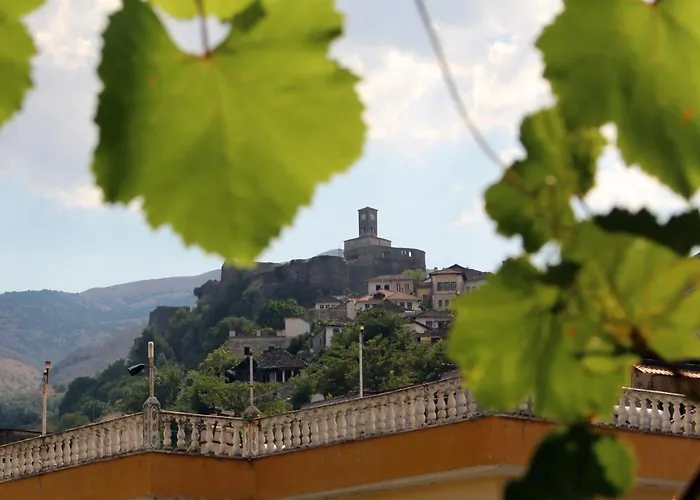 Margarita - Entire House With 4 Bedrooms And Free Parking Dom wakacyjny Gjirokastra