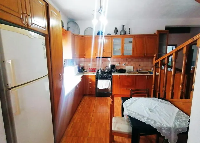 Casa vacanze Margarita - Entire House With 4 Bedrooms And Free Parking Gjirokastër